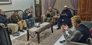 Fazl, Mehtab offer condolences at Irfan Siddiqui’s residence