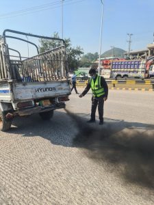 Pak-EPA warns smoke-emitting vehicles to face heavy fines in Islamabad