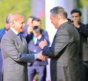 Prime Minister Muhammad Shehbaz Sharif welcomes the President of Kyrgyzstan H.E. Sadyr Nurgojo uulu Japarov at the Prime Minister's House.