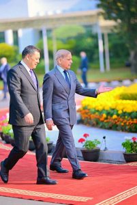 Prime Minister Muhammad Shehbaz Sharif welcomes the President of Kyrgyzstan H.E. Sadyr Nurgojo uulu Japarov at the Prime Minister's House.