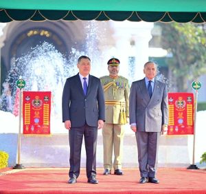President of Kyrgyzstan H.E. Sadyr Nurgojo uulu Japarov receives guard of honor at the Prime Minister's House.