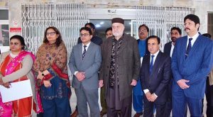 Federal Minister Imran Ahmed Shah in a group photo after his briefing at PIMS, Executive Director PIMS Rana Imran Sikandar is also present.