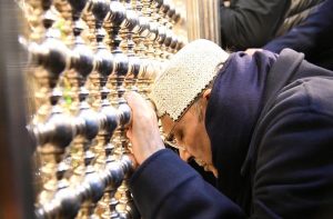 President Asif Ali Zardari visited Masjid-e-Kufa, offered nawafil prayers and paid respects at the house attributed to Hazrat Ali (R.A.).