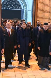 President Asif Ali Zardari visited the shrine of Syed Abdul Qadir Jilani, offered Nawafil and met the administrators of the shrine.