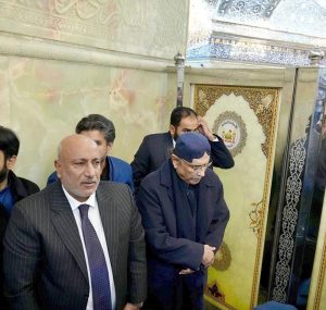 President Asif Ali Zardari paid respects at the holy shrine of Hazrat Imam Hussain (R.A.), offered nawafil prayers and met the administrators and scholars of the shrine.