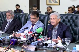 Federal Minister for Ministry of National Food Security and Research Rana Tanveer Hussain chairs an interactive meeting with exporters at Lahore Chamber of commerce.