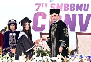 Chairman Pakistan Peoples Party Bilawal Bhutto Zardari awarding degrees among the position holders during 7th convocation of Shaheed Mohtarma Benazir Bhutto Medical University.