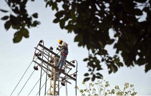 A WAPDA electrician carefully repairs a faulty high-voltage line at Zero Point, working tirelessly to ensure uninterrupted power of the area battling height and winter winds to restore electricity in the federal capital.