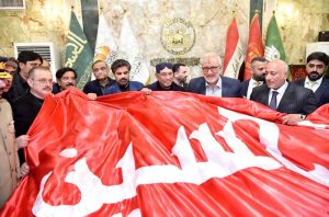 President Asif Ali Zardari paid respects at the holy shrine of Hazrat Imam Hussain (R.A.), offered nawafil prayers and met the administrators and scholars of the shrine.