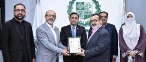 Managing Director Pakistan Bait-ul-Mal (PBM), Senator Capt. Shaheen Khalid Butt presents a memento to Religious Affairs Counsellor of Türkiye, Dr. Abdul Rahman Akkoç, during his visit to PBM Headquarters.