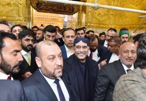 President Asif Ali Zardari paid respects at the holy shrine of Hazrat Abbas (A.S.), offered nawafil prayers and met the administrators and scholars of the shrine.