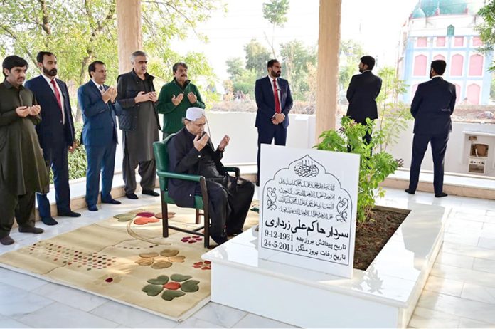 President Asif Ali Zardari offers Fateha on the grave of his father, Sardar Hakim Ali Zardari, at Baloo Ja Quba