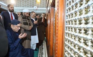 President Asif Ali Zardari visited the shrine of Imam Abu Hanifa, offered nawafil and met the administrators of the shrine.