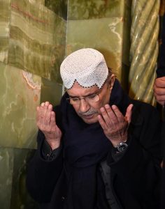 President Asif Ali Zardari paid respects at the holy shrine of Hazrat Ali (R.A.), offered nawafil prayers and met the administrators of the shrine.