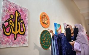 Art enthusiasts taking a keen interest in the calligraphy artworks on display at an exhibition showcasing the remarkable talent of students from PNCA’s ongoing Calligraphy Classes. The exhibition reflects their dedication, creativity, and artistic growth throughout the course.