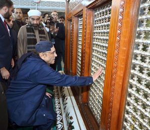 President Asif Ali Zardari visited the shrine of Imam Abu Hanifa, offered nawafil and met the administrators of the shrine.