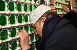 President Asif Ali Zardari paid respects at the holy shrine of Hazrat Ali (R.A.), offered nawafil prayers and met the administrators of the shrine.