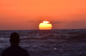 As the last sunset of 2025 glows over Seaview Beach, residents pause between reflection and hope.