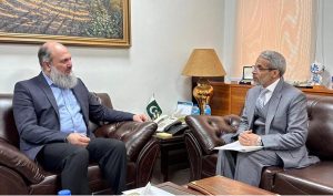 Federal Minister for Commerce Jam Kamal Khan meets H.E. Mohammed Motahar Alashabi to discuss strengthening Pakistan-Yemen trade relations, highlighting renewed commitment to economic cooperation, improved logistics, and enhanced institutional collaboration. APP/FHA
