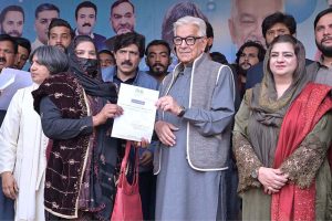 Defense Minister Khawaja Muhammad Asif and Mansha Ullah Butt, Minister for Labour and Human Resources Punjab, along with others, cut the Christmas cake during a ceremony organized by the PML-N Minority Wing