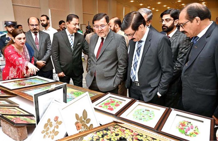 Vice Chancellor, University of Sargodha, Prof. Dr. Qaiser Abbas, and Pro Vice Chancellor Prof. Dr. Masood Sarwar Awan reviewing students’ projects at the expo during the 2nd Annual Research Arena at the University of Sargodha