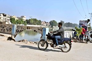 Damaged protective wall at Phuleli Canal bridge needs urgent attention from authorities to prevent accidents