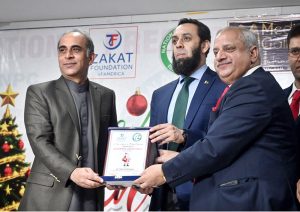 Federal Minister for Information and Broadcasting Attaullah Tarar presenting souvenir to PIO Mobashir Hassan during a Christmas Eve ceremony organized by the National Press Club Islamabad, in collaboration with Medic Galleria and the Zakat Foundation of America.