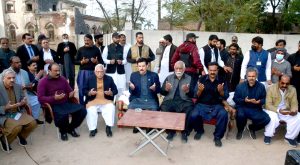 Governor Khyber Pakhtunkhwa Faisal Karim Kundi speaks to media at Rajoya Saddat, Chiniot, following the passing of Fateh Khawani, father of PPPP Central Punjab General Secretary Syed Hassan Murtaza.