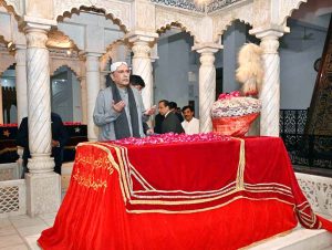 President Asif Ali Zardari offering fateha and laying flowers at the grave of Shaheed Zulfikar Ali Bhutto in Garhi Khuda Bakhsh.