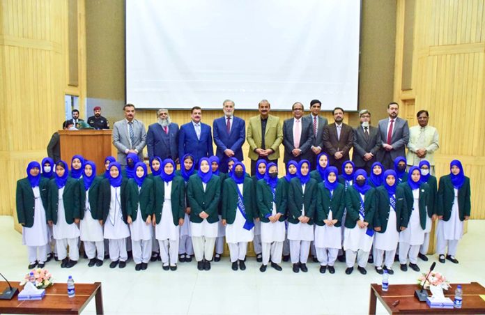 Chairman NAB Lt. Gen (R) Nazir Ahmed, CEO Pakistan Sweet Home Zamrad Khan (H.I), Deputy Chairman NAB Sohail Nasir, PGA Syed Ihtesham Qadir Shah and other dignitaries in group photo with children of Pakistan Sweet Home, who visited NAB (Headquarters)