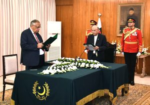 President Asif Ali Zardari administering the oath of office to Mr. Zafar ul Haq Hijazi as Federal Tax Ombudsman at Aiwan-e-Sadr
