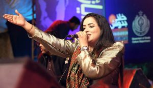 A folk singer performs during the 11th Ayaz Mela organized by Khana Badosh Writers Cafe at the Sindh Museum.
