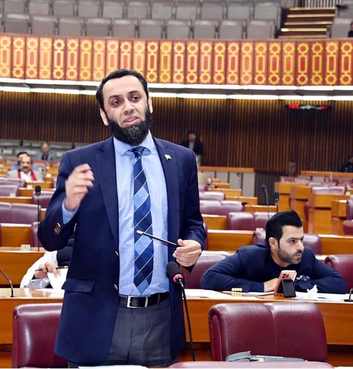 Federal Minister for Information and Broadcasting, Attaullah Tarar, is delivering a speech in the National Assembly session
