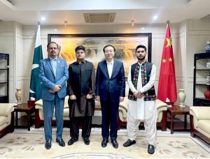A group photo of the Balochistan Council on Foreign Relations delegation with Chinese Consul General in Karachi Yang Yundong after dinner meeting at the Consulate.