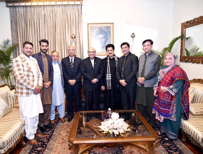 A group photo of President Asif Ali Zardari with party delegation from Gilgit-Baltistan, led by Syed Nayyar Bokhari, at Aiwan-e-Sadr