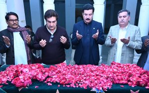 Governor Khyber Pakhtunkhwa Faisal Karim Kundi offering Fateha at grave of Shaheed Mohtarma Benazir Bhutto on the occasion of her 18th death anniversary at Garhi Khuda Bakhsh.