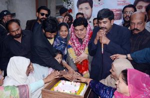 Mr. Kheeal Das Kohistani, the Minister of State for Religious Affairs and Interfaith Harmony, celebrated the “Merry Christmas” event by cutting a cake with the local Christian community at Sadar Chowk in Mansoorabad.