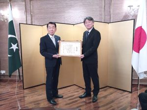 The Conferment Ceremony of the Japan’s Foreign Minister’s Commendation Award for Mr. Mohammad Azmat Shigeyuki Ataka held at Consul General of Japan’s Official Residence. This award is Japanese Foreign Minister’s recognition and appreciation of Mr. Ataka’s tremendous contribution to promoting friendship and deepening understanding between Pakistan and Japan through cultural means