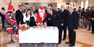 The Honorable Chief Justice of Pakistan, the Honorable Judges of the Supreme Court of Pakistan and the President of the Supreme Court Bar Association joined employees and security staff from the Christian Community in marking the joyous occasion of Christmas by cutting a festive cake at a special ceremony held at the Supreme Court of Pakistan
