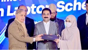 Prime Minister Muhammad Shehbaz distributes laptops amongst the deserving students of the universities of Khyber Pakhtunkhwa.