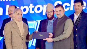 Prime Minister Muhammad Shehbaz distributes laptops amongst the deserving students of the universities of Khyber Pakhtunkhwa.