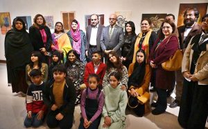 Deputy High Commissioner at the Sri Lankan High Commission, Christy Ruban, inaugurates ‘The Perennials’, an exhibition featuring works by students of the six-month drawing and painting training course at PNCA.