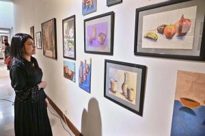 Deputy High Commissioner at the Sri Lankan High Commission, Christy Ruban, inaugurates ‘The Perennials’, an exhibition featuring works by students of the six-month drawing and painting training course at PNCA.