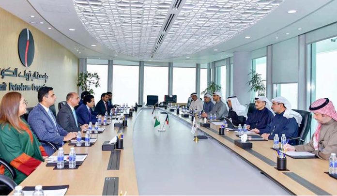 Federal Minister for Petroleum Ali Pervaiz Malik held meeting with Kuwait's Minister of Oil Tariq Sulaiman Al-Roumi