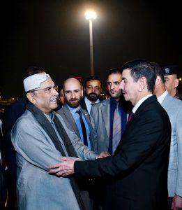 Dr. Hussein al-Issawi, Chairman of the Najaf Provincial Council, seeing off President Asif Ali Zardari at the airport after conclusion of his official visit to Iraq.