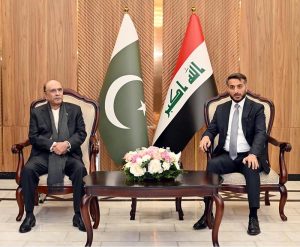 President Asif Ali Zardari meeting Governor of Najaf, Yousuf Makki Kanawi, following his arrival at Najaf International Airport.