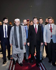 Dr. Hussein al-Issawi, Chairman of the Najaf Provincial Council, seeing off President Asif Ali Zardari at the airport after conclusion of his official visit to Iraq.