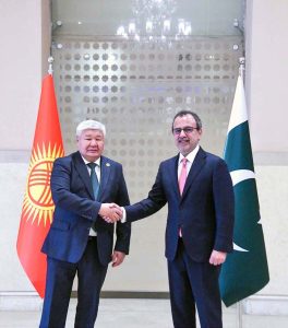 Federal Minister for Power, Sardar Awais Ahmed Khan Leghari, meets with Kyrgyz Minister for Energy, Ibraev Taalaibek Omukeevich.