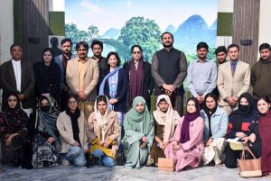 Director General PID Tahira Saeeda, Director Shahid Imran Ranjha, Deputy Director Farhan Sikandar and distinguished speakers pose for a group photograph with students attending the conference.