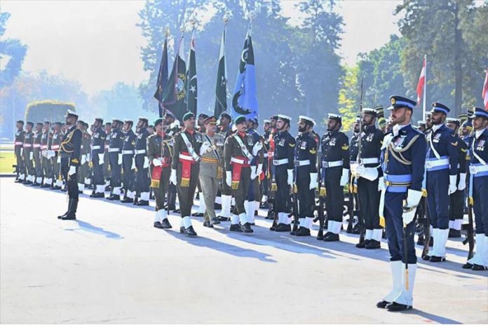 Field Marshal Syed Asim Munir, NI (M), HJ, Chief of Army Staff and Chief of Defence Forces was presented with Tri Services Guard of Honour at the General Headquarters (GHQ) today to mark the institution of the appointment of Chief of Army Staff and Chief of Defence Forces (COAS & CDF)